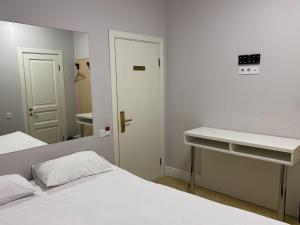 Standard Double Room without Window room in De Paris Hotel