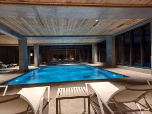 Appart cosy 3 pièces, ski-inout, piscine & spa, 8-10 pers. - FR-1-461A-26