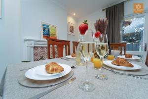 Gaia Cottages 3BR Home with Parking,WIFI,Garden,EV & Desk