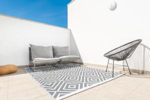 Sunny apartment with terrace by REMS