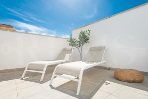 Sunny apartment with terrace by REMS