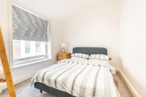 Charming & Chic, Cosy Beach Nest, Just 2-min walk!