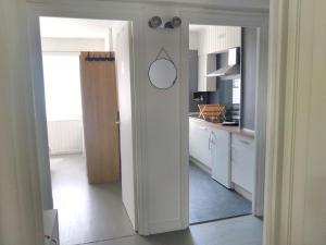 T2 centre-ville avec balcon, 1 chambre, 2 pers, climatisation, parking libre et gratuit