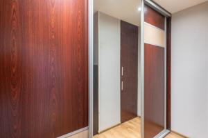 Park Śląski Comfy Apartment by BookingHost