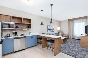One-Bedroom King Suite with Mobility Accessible Tub room in Candlewood Suites Erlanger - South Cincinnati By IHG