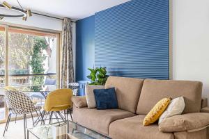 LE FLEURI avec terrasse, à côté du Martinez, idéal pour un séjour plaisant