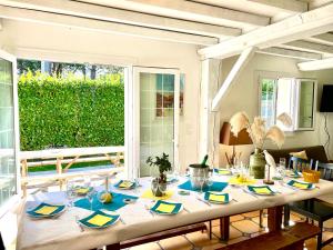 GITE 4 MN DE LA mer et cabourg, piscine, cheminée, table de ping pong, balançoire