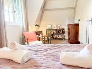 Maisons de vacances La Chaumiere du Vallon -Piscine- Pont-l-Eveque 8P : photos des chambres