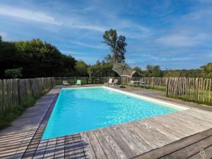 Maisons de vacances La Chaumiere du Vallon -Piscine- Pont-l-Eveque 8P : photos des chambres
