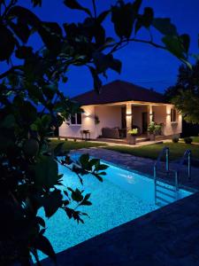 Slatinska idila - kuća sa bazenom