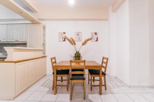 Acropolis Boho Bliss