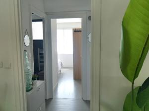 T2 centre-ville avec balcon, 1 chambre, 2 pers, climatisation, parking libre et gratuit
