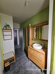 Maisons de vacances L-Al-Oe charmant gite - 2kms du Puy duFou : photos des chambres