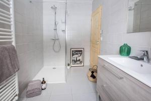 Chalet Renard Fou -Luxury 2 Bedroom Apartment