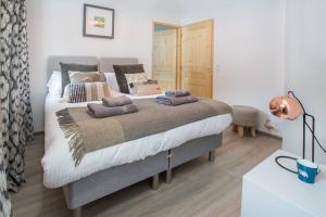 Chalet Renard Fou -Luxury 2 Bedroom Apartment