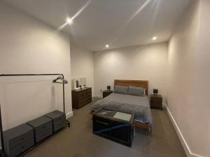 Modern apartment 4 mins from Gatwick