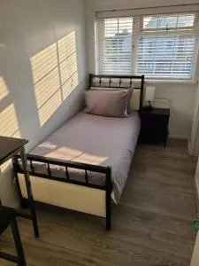 GATWICK Single ROOM - Ifield