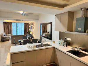 8 KLCC 5 minutes to Jalan Alor Street Bukit Bintang Pavilion 10 Pax 3R2B