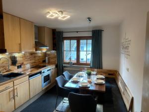 Gr Balkon mit Bergblick 2SchlafzimmerParkplatz