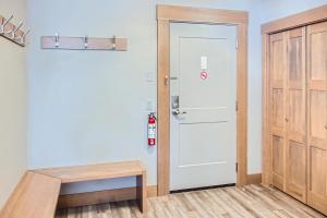 Stonegate Resort Unit B204