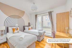 Luxury 2 Bedroom 2 Bathroom Apartment - City Centre - Free Parking, Balcony and Smart TVs with Sky TV and Netflix by Yoko Property