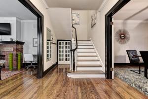 Howes Capitol II-Sleek & spacious-walk to OU Med