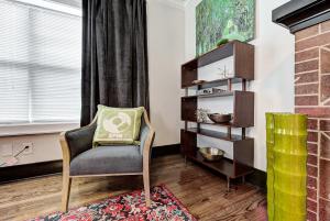 Howes Capitol II-Sleek & spacious-walk to OU Med