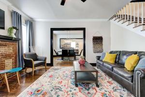 Howes Capitol I - Sleek & stylish walk to OU Med