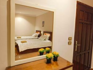 The pharaohs pyramids view apartment