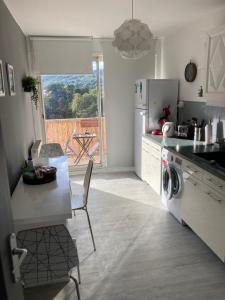 Logement entier - 2 Chambres - Parking privé - 15 min Lyon et Aéroport