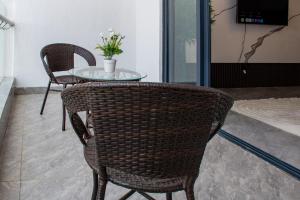 2 Bed Apartment with En Suite at Menelik Road