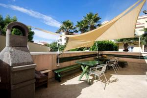 Apartments and Rooms Mladen