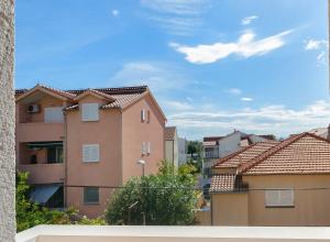 Apartments and Rooms Mladen