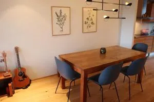 Stunning Townhouse by the lake - Garðabær