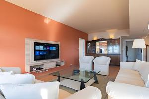 Amplio y Céntrico en Av. Libertador Ideal Familias