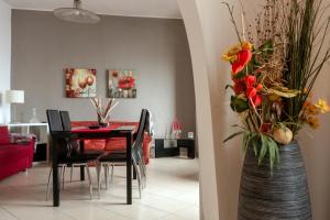 Ritas Window: lake front apartment with lake view