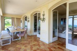 Villas Villa with separate guesthouse with panoramic view : photos des chambres