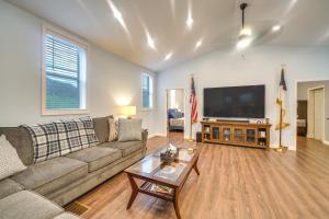 Near Kanawha River Unique Renovated Home with Yard!