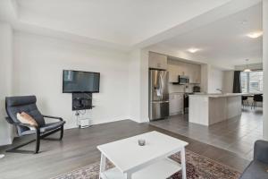 A Brand New 4BR Townhouse in Thorold Retreat