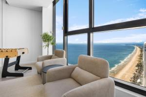 The Ocean - Beachfront 72F 3Bedroom Skyhome Ocean Views with Parking & Resort Facilities