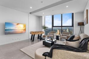 The Ocean - Beachfront 72F 3Bedroom Skyhome Ocean Views with Parking & Resort Facilities