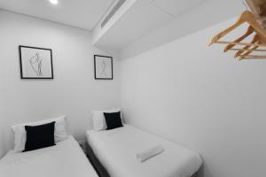 The Ocean - Beachfront 72F 3Bedroom Skyhome Ocean Views with Parking & Resort Facilities