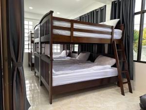 F&F Pool Villa Mae Phim