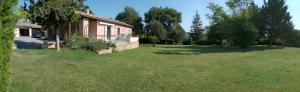 Maisons de vacances Gite le Carret : Maison 3 Chambres