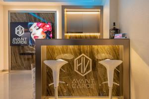 H & V Residence - Avantgarde Apartment