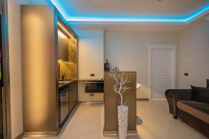 H & V Residence - Avantgarde Apartment