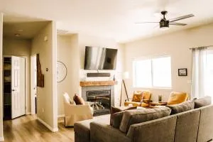 No Business Lookout, Views, Tamarack, Golf,Skiing,MTB, 3 king beds, pet friendly - 卡斯凯德