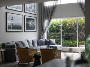 Stunning and Luxurious 4-Bedroom Mansion at Rochedale