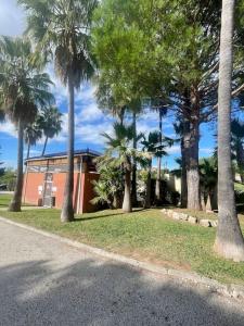 Charmante Maison, Terrasse,parking domaine du pins, piscine