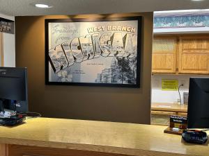 Super 8 by Wyndham West Branch